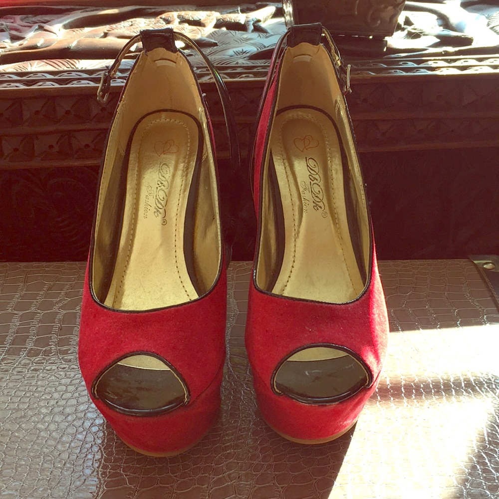 Deep Red w/ Black Colorblock Wedge